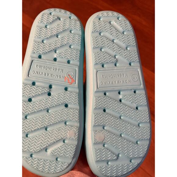 Hello kitty blue rainbow sandals size 5 - Picture 2 of 2